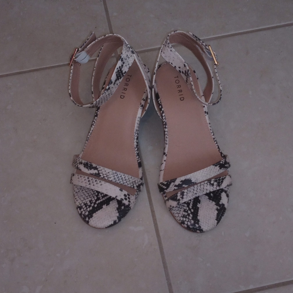 Snakeskin Heels Size 9